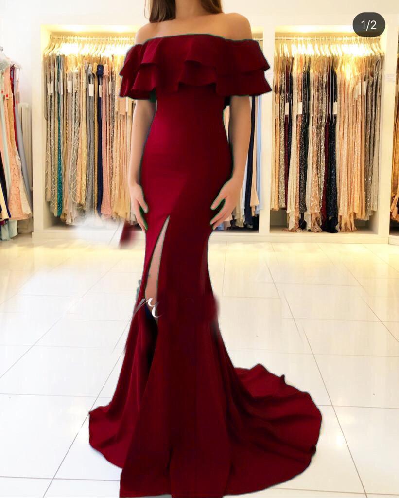  Leonia Tasarım Madonna Yaka Yırtmaçlı Kırmızı Elbise